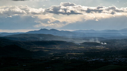  Paysage pittoresque du Sud de l'Ardèche depuis le village de Mirabel