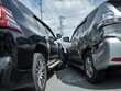 © Jumpei - 交差点付近でSUV同士が衝突した交通事故現場の損傷状況を伝える写真