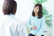 © taka - 病院で診察を受ける女性　腹痛　体調不良