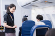 © maroke - 笑顔でお客様の対応をするキャビンアテンダント