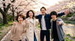 © WOWSTYLE - 満開の桜と笑顔の若者たち
