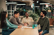 © Zamrznuti tonovi - Diverse startup team colleagues collaborating enjoying meeting