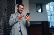 © Zamrznuti tonovi - Businessman having video call using smartphone and earbuds