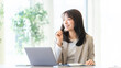 © Trickster* - デスクワークをする女性ビジネスパーソン, Businesswoman doing desk work