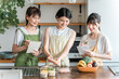 © buritora - Cooking class, cooking school, cooking class, mom friends making koji dishes, women (kitchen)