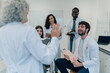 © Zamrznuti tonovi - Professor teaching diverse medical students in science class
