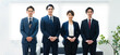 © ponta1414 - 日本人ビジネスパーソン4名がネクタイ・スーツで並ぶ・会社紹介・採用・チーム写真