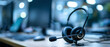 © rafaelnlins - Fone de ouvido com microfone simbolizando suporte ao cliente e atendimento corporativo, conceito de call center, comunicação e assistência técnica empresarial