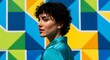 © youns - Mujer joven sonriente frente a una pared colorida