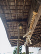 © かめです - 神域の響き。住吉神社の拝殿を飾る本坪鈴と注連縄の美