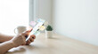 © moshi-moshi - スマートフォンで顧客評価カードを操作する日本人の手元