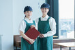 © taka - 飲食店で働く女性従業員のポートレート