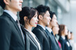 © PukupuKu - 整列する新入社員のビジネスチーム（日本の企業・採用イメージ）