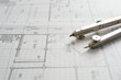 © R-TC - 一級建築士の設計製図でコンパスを使う手元の接写画像　Using a compass in drafting by hand