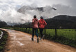 © AcasPhotography - Dos mujeres corriendo por la via verde de Arrazola, Bizkaia