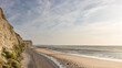 © jef 77 - Falaises de craie et plage de sable: paysage du cap Blanc-Nez à Escalles dans le Nord de la France dans le Pas-de-Calais le long de la Manche