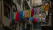 © bephoto - 細い生活路地に映える香港の子供服入り洗濯物と密集住宅の景観