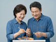 © CoreSelect - 노년 연금 준비 행복 부부 포트레이트 Senior Pension Preparation Happy Couple Portrait
