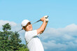 © buritora - A male golfer playing golf on a golf course (serious game, tee shot, golf competition)