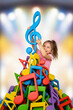 © mur - 山積みの音符をよじ登る女の子 | A girl climbing over a pile of musical notes Generative AI
