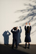 © mur - 影で遊ぶ子供達 | Children playing in the shadows Generative AI