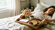© Aromas - Desayuno especial en cama con flores y café para celebrar el Día de la Madre.