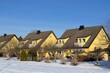 © a40757se - Row of detached houses in a residential Swedish area on a winter