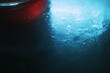 © pham - 赤と青の照明のある表面の水滴