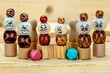 © ematon - Oggetti di legno : personaggi di fantasia con faccine emoticon