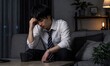 © Ran - 過労やストレスに悩む日本人会社員の男性のイメージ（夜・夜中）