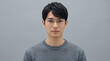 © Blue Studio - 眼鏡を掛けた知的でスマートな男性のポートレート
