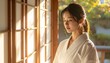 © SoftFlower - 和室でくつろぐ日本人女性のビューティーポートレート, Japanese Woman Morning Beauty Routine on Tatami, Asian Skincare Wellness Concept