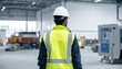 © Loncing - Worker in large warehouse