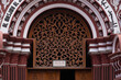 © Сергей Дудиков - Intricate wood carving on Gate 4 of the Red Mosque in Colombo, Sri Lanka. Architectural detail of Jami Ul-Alfar.