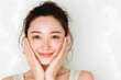 © Amber - 美肌とスキンケアをイメージした30代日本人女性