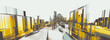© C.Castilla - Render 3D de un corredor urbano de cristal dorado con arquitectura moderna y arte digital abstracto. Render 3D de arquitectura futurista de ciudad dorada para branding de empresas tecnológicas