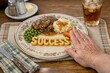 © Fotograf - A plate of food with the word 'success' written on it, ideal for motivational and inspirational themes