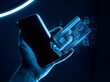 © Felipe - Tarjeta de crédito transparente brillante y futurista sostenida junto a un smartphone que simboliza la billetera digital segura. Tarjeta inteligente holográfica de alta tecnología utilizada para pago