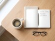 © Felipe - Vista superior flat lay de un espacio de trabajo minimalista de madera con cuaderno en blanco, taza de café y gafas, perfecto para planificación empresarial y espacio para texto.