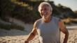 © Mikke - Pareja de adultos mayores corriendo felices por la playa al atardecer