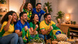 © Gustavo Alves - Torcedores brasileiros comemorando jogo de futebol em casa