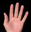 © stefan rohner - Ausgetreckte männliche Hand Innenseiten Handfläche von einem Mann ab 50 Jahren isoliert vor schwarzem Hintergrund