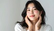 © migepon - 清楚で可愛らしい日本人女性の美容ポートレート 白背景のナチュラルスキンケアイメージ
