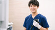 © Y Creative Stock - 内視鏡を手にする男性医師のポートレート 大腸カメラや胃カメラの検査イメージ