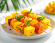 © theshooter - Brochetas tropicales de frutas frescas con mango, piña, papaya y maracuyá en primer plano gastronómico sobre fondo blanco, alimentacion saludable, colorida y refrescante para verano