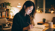 ©  HIRO films - 勉強する女性
