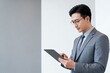 © 发 陈 - Man in suit using tablet