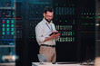 © Zamrznuti tonovi - It engineer monitoring cloud computing system, managing data center servers, ensuring cybersecurity and network operations