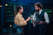 © Zamrznuti tonovi - It specialists collaborating on network solutions in a data center, discussing server maintenance and cybersecurity
