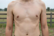 © Pixel-Shot - Young mans bare chest and torso, body image and health concept, outdoor setting with natural light